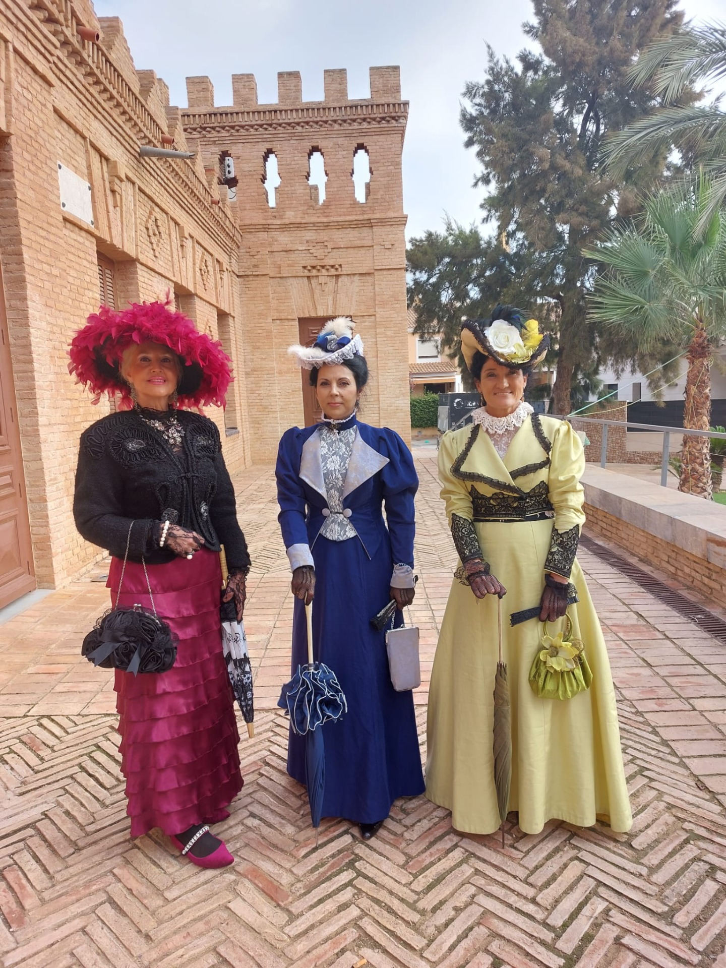 Colaboración en "Ala Negra" película de Reyes Caballero.
